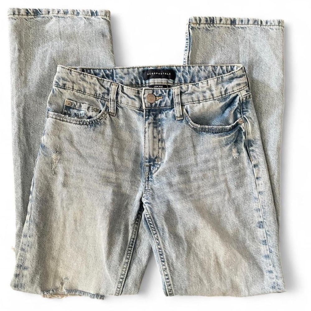 Aeropostale— light wash low rise/90s baggy jeans